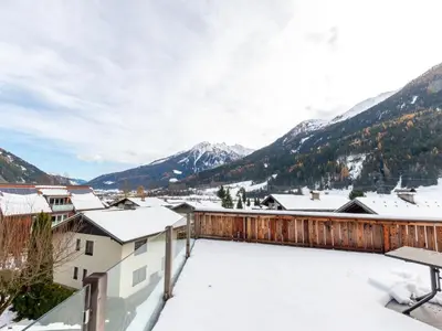 Ein allgemeiner Bergblick oder ein Berglick von des Chalets aus