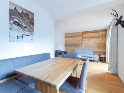 Ein Sitzbereich in der Unterkunft Chalet in Neukirchen near Ski Slopes