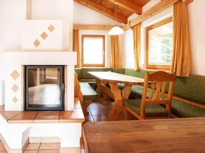Ein Sitzbereich in der Unterkunft Chalet in Zillertal near Ski Slopes