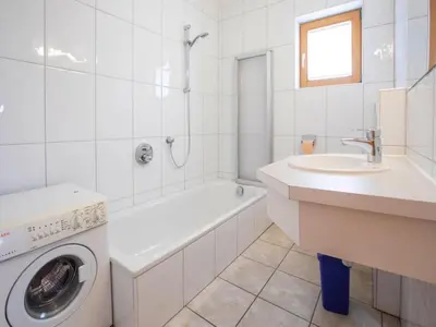 Ein Badezimmer in der Unterkunft Chalet in Filzsteinalpe near Ski Slopes