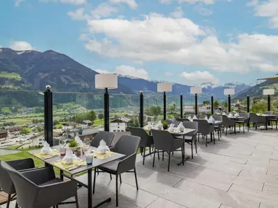 Ein allgemeiner Bergblick oder ein Berglick von des Hotels aus
