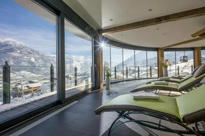 Ein allgemeiner Bergblick oder ein Berglick von des Hotels aus