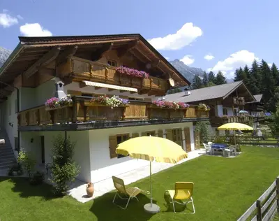 Ein Garten an der Unterkunft Ferienwohnung Waldblick