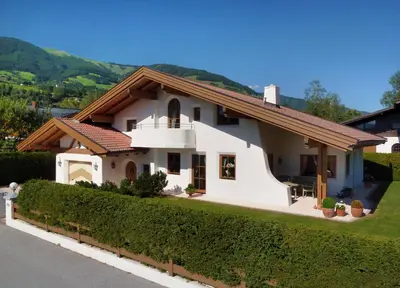 Ein allgemeiner Bergblick oder ein Berglick von der Ferienwohnung aus