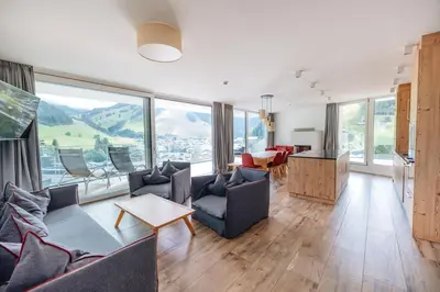 Ein Sitzbereich in der Unterkunft Adler Resort