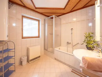 Ein Badezimmer in der Unterkunft Apartment in Wald near Krimml Waterfalls