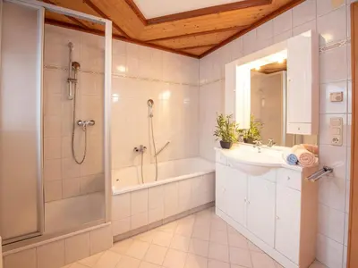Ein Badezimmer in der Unterkunft Apartment in Wald near Krimml Waterfalls