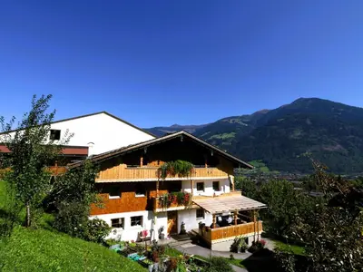 Ein allgemeiner Bergblick oder ein Berglick von der Ferienwohnung aus