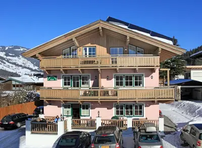 Ein allgemeiner Bergblick oder ein Berglick von der Pension aus