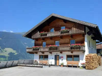Ein allgemeiner Bergblick oder ein Berglick von der Ferienwohnung aus