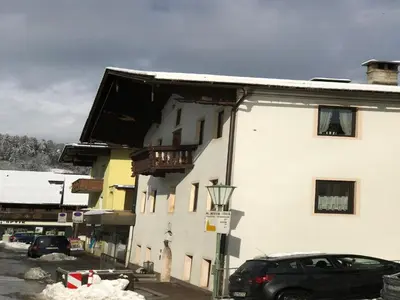 Das Gebäude in dem sich die Ferienwohnung befindet