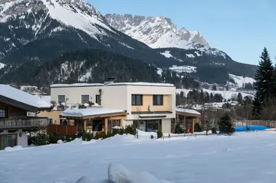 Ein allgemeiner Bergblick oder ein Berglick von der Ferienwohnung aus