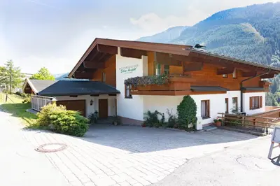 Ein allgemeiner Bergblick oder ein Berglick von der Ferienwohnung aus