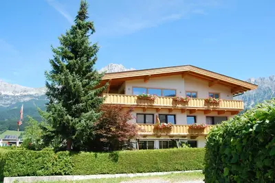 Ein allgemeiner Bergblick oder ein Berglick von der Ferienwohnung aus