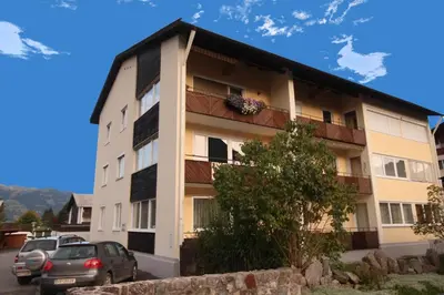 Das Gebäude in dem sich die Ferienwohnung befindet