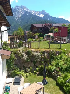 Ein allgemeiner Bergblick oder ein Berglick von der Ferienwohnung aus