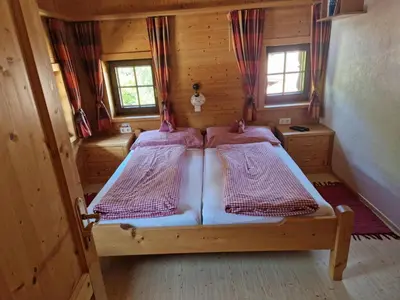 Ein Bett oder Betten in einem Zimmer der Unterkunft Holzfällerhaus Melkstatt