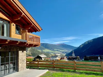 Ein allgemeiner Bergblick oder ein Berglick von des Chalets aus