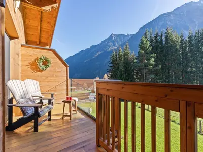 Ein allgemeiner Bergblick oder ein Berglick von des Ferienhauses aus