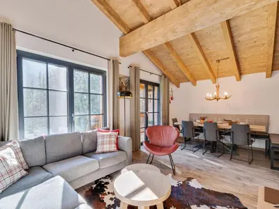 Ein Sitzbereich in der Unterkunft Chalet in Krimml near Zillertal Ski Arena