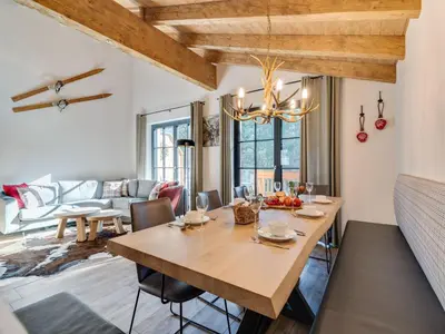 Ein Sitzbereich in der Unterkunft Chalet in Krimml near Zillertal Ski Arena