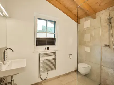 Ein Badezimmer in der Unterkunft Chalet in Krimml near Zillertal Ski Arena