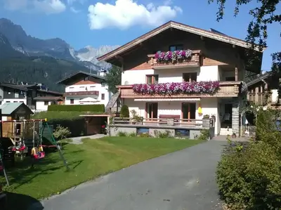 Ein allgemeiner Bergblick oder ein Berglick von der Ferienwohnung aus