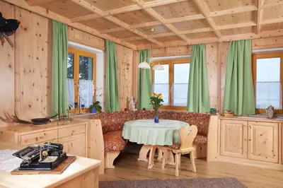 Ein Sitzbereich in der Unterkunft Ferienhaus Hochwimmer