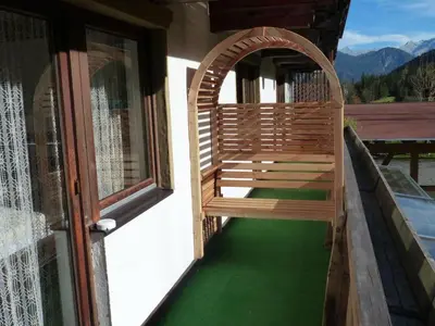 Ein allgemeiner Bergblick oder ein Berglick von des Aparthotels aus