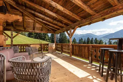 Ein allgemeiner Bergblick oder ein Berglick von des Chalets aus