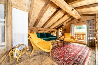 Ein Sitzbereich in der Unterkunft Superior Chalet Brandleit