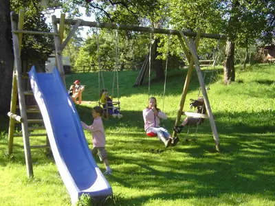 Ein Kinderspielbereich in der Unterkunft Ferienhaus Stoanerhof