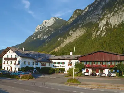 Ein allgemeiner Bergblick oder ein Berglick von des Hotels aus
