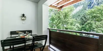 Ein allgemeiner Bergblick oder ein Berglick von des Hotels aus