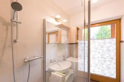 Ein Badezimmer in der Unterkunft Appartement Alpina