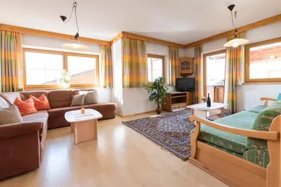 Ein Sitzbereich in der Unterkunft Appartement Alpina
