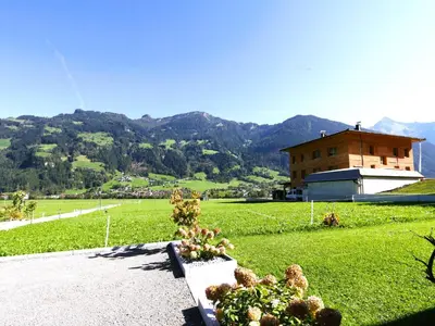 Ein allgemeiner Bergblick oder ein Berglick von der Ferienwohnung aus