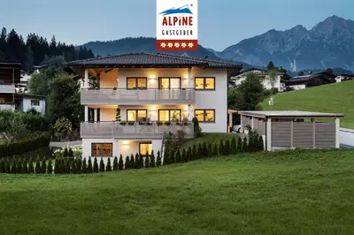 Ein allgemeiner Bergblick oder ein Berglick von der Ferienwohnung aus
