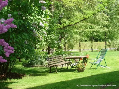Ein Garten an der Unterkunft Ferienwohnungen Greiderer Walchsee