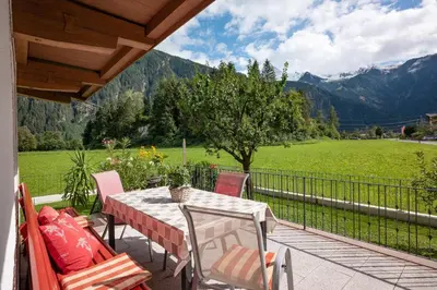 Ein allgemeiner Bergblick oder ein Berglick von des Bed & Breakfasts aus