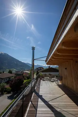 Ein allgemeiner Bergblick oder ein Berglick von der Villa aus