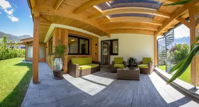 Ein Garten an der Unterkunft SpieljochLodge