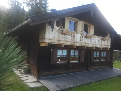 Das Gebäude in dem sich das Chalet befindet