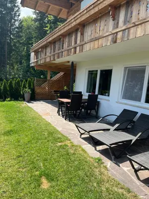 Ein Garten an der Unterkunft Haus Colorado am Gaisberg