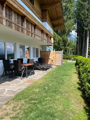 Ein Garten an der Unterkunft Haus Colorado am Gaisberg