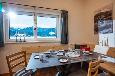 Ein allgemeiner Bergblick oder ein Berglick von der Ferienwohnung aus