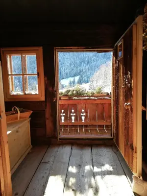 Ein allgemeiner Bergblick oder ein Berglick von des Ferienhauses aus