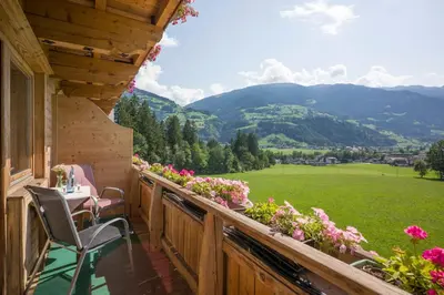 Ein allgemeiner Bergblick oder ein Berglick von des Hotels aus
