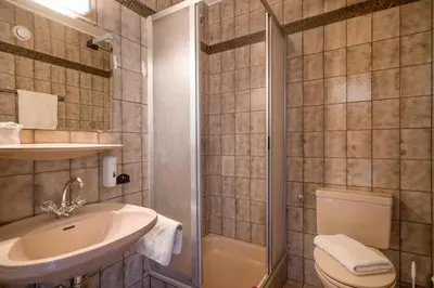 Ein Badezimmer in der Unterkunft Hotel Pension Wiesenhof