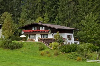 Ein Garten an der Unterkunft Appartement Wörgötter Astrid und Sepp
